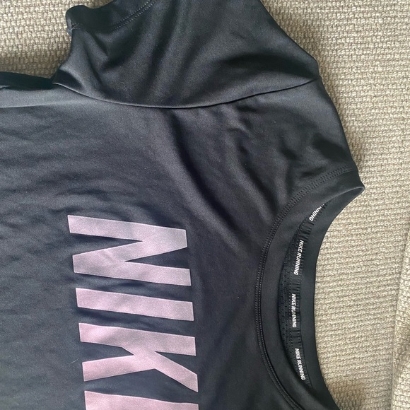 Women Nike Dri-Fit top (Size S) - Picture 3 of 4